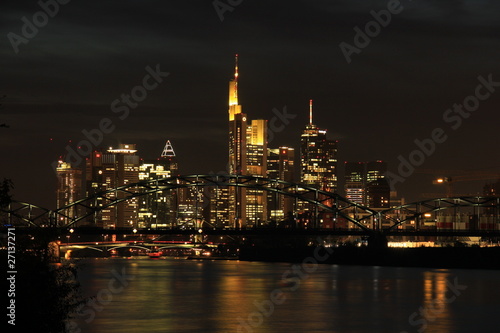 Skyline von Frankfurt bei Nacht