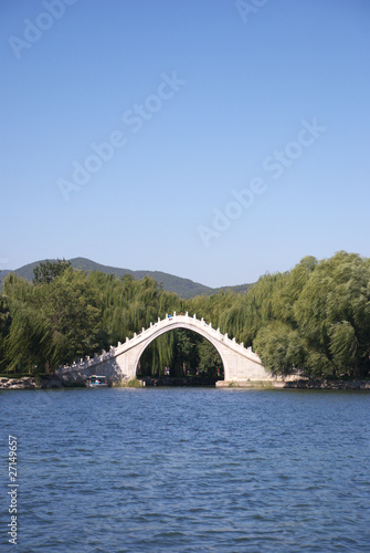Fototapeta Naklejka Na Ścianę i Meble -  Chinese bridge in The Summer Palace