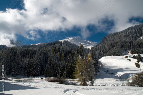 Wallpaper Mural Berglandschaft in weiß im Montafon Torontodigital.ca