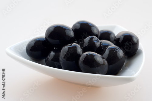Canned black olives