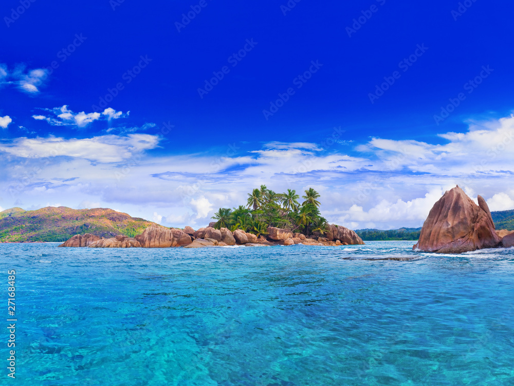 Fototapeta premium Tropical island at Seychelles