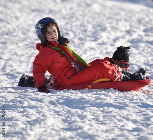 Obraz na plátně sport d'hiver enfants joyeux en luge