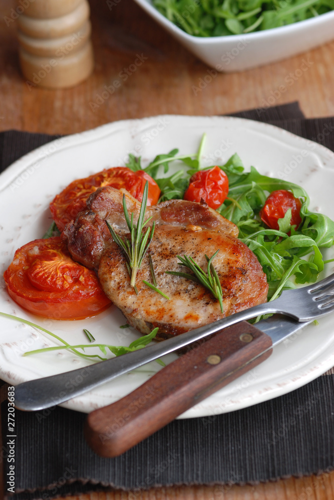 Pork fillet with rocket and cooked tomatoes