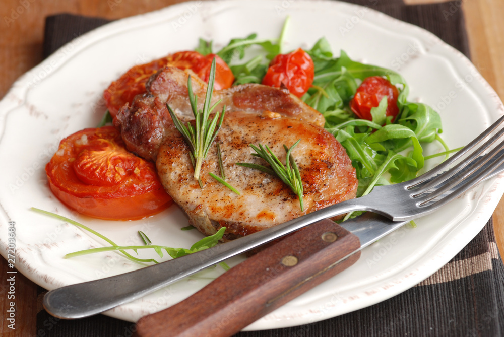 Pork fillet with rocket and cooked tomatoes