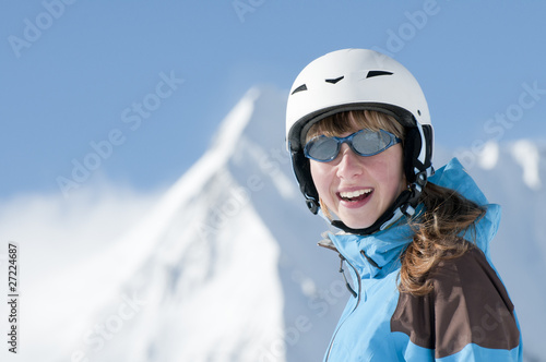 Beautiful young skier © Gorilla