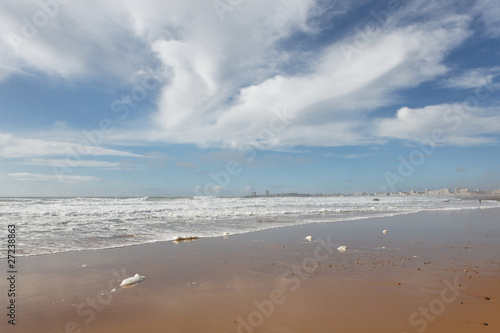 plage, soleil et nuages