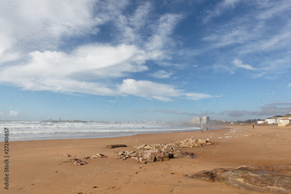 plage, soleil et nuages