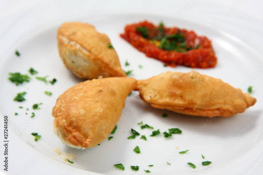 bocconcini di formaggio con salsa piccante bocconcini di formaggio con salsa piccante