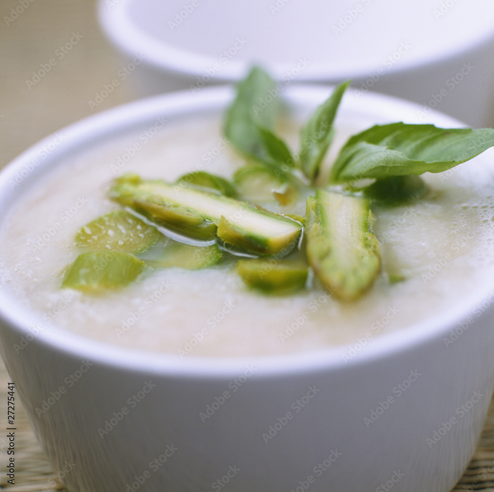 Gaspacho d'asperges blanches au basilic Gaspacho d'asperges blanches au basilic