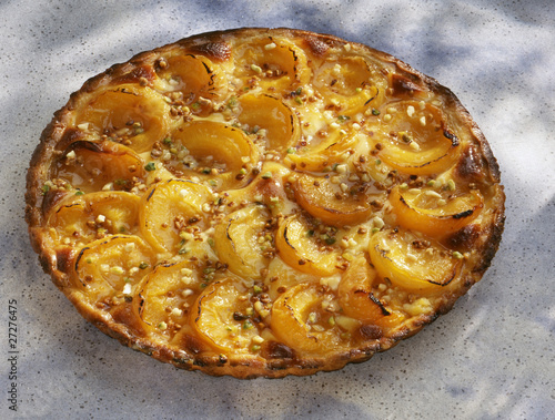 Tarte aux abricots et aux pistaches photo