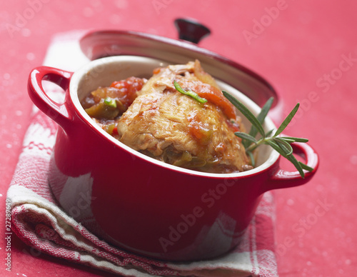 Cocotte de poulet basquaise au piment d'espelette photo