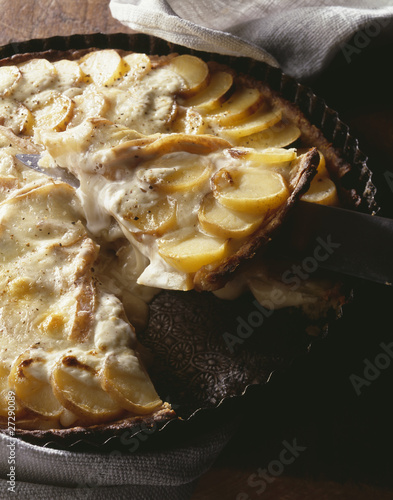 Tarte aux pommes de terre et reblochon photo