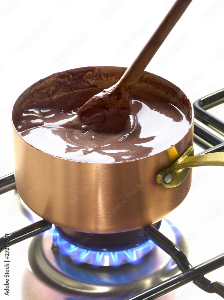 Remuer un chocolat chaud à la casserole Stock Photo | Adobe Stock