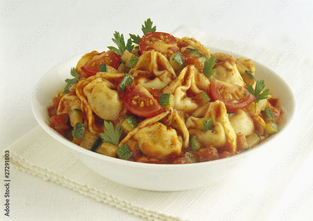 Tortelloni au boeuf sauce tomate et courgette Tortelloni au boeuf sauce tomate et courgette