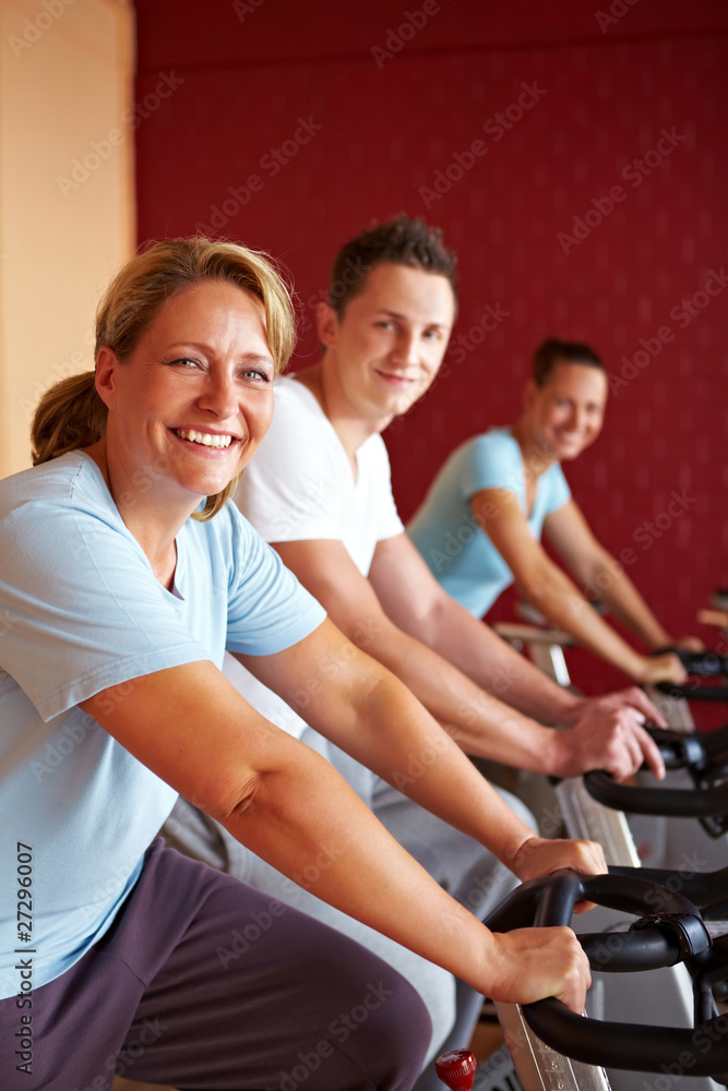 Best Ager auf Spinning-Rädern Best Ager auf Spinning-Rädern