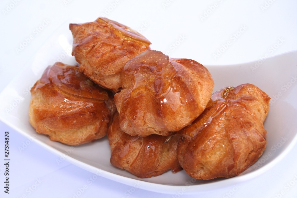 Profiteroles mit Caramel Profiteroles mit Caramel