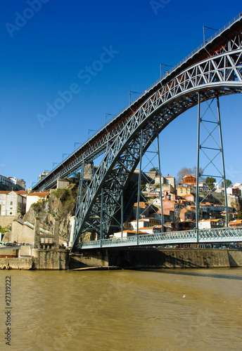 Dom Luis I Bridge in oPorto, north of Portugal © cristovao31