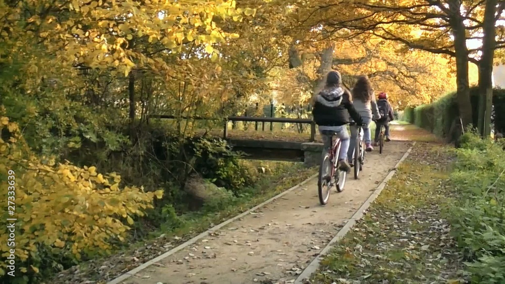 Faire du vélo en automne Faire du vélo en automne