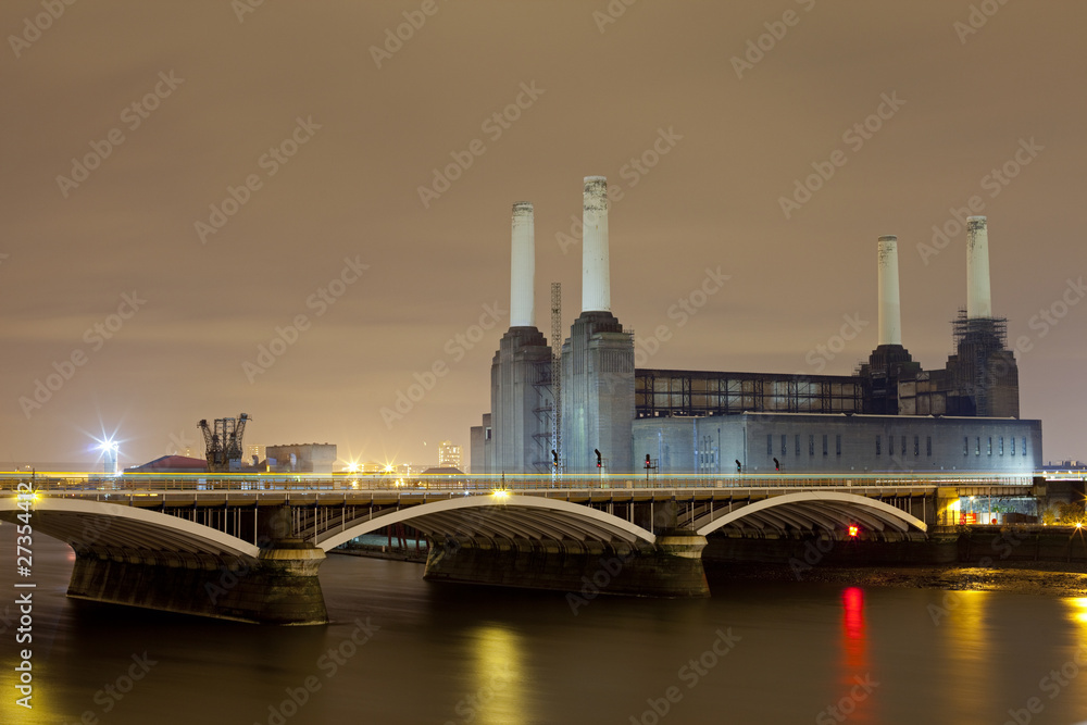 Naklejka premium Battersea Power Station at Night