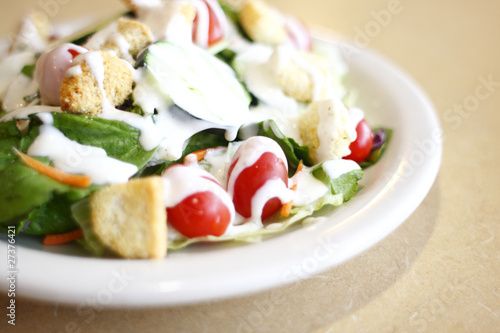 Garden salad with ranch dressing