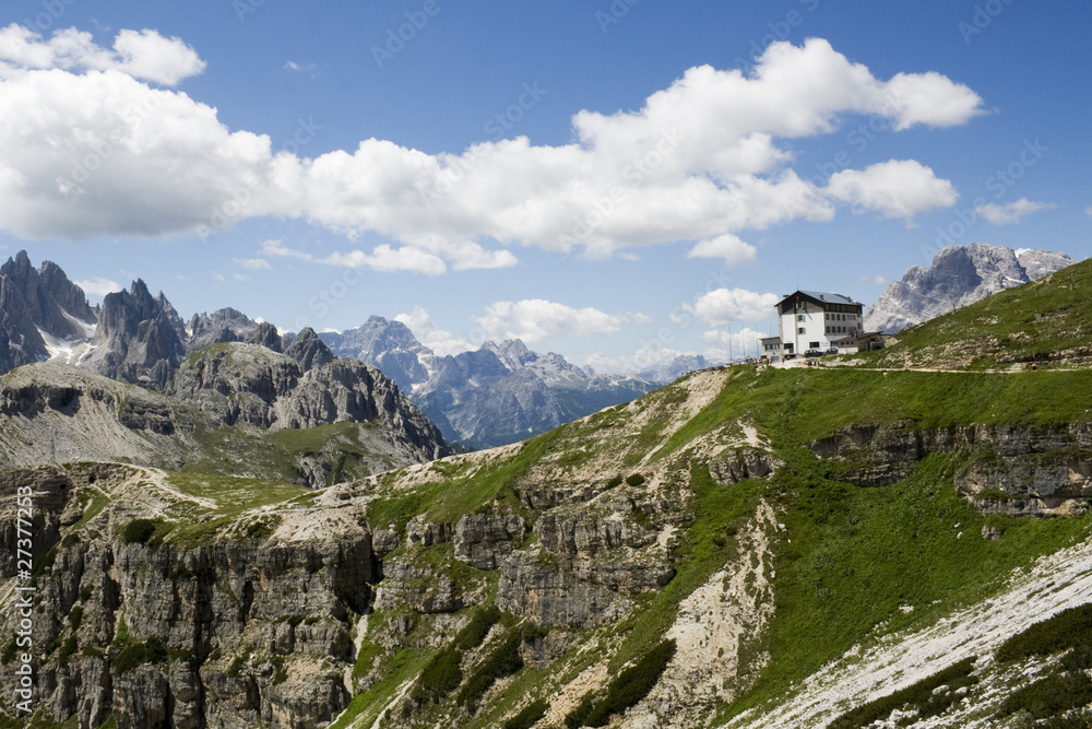 Obraz premium Mountain hut Locatelli, Dolomites - Tre cime di Lavaredo, Italy