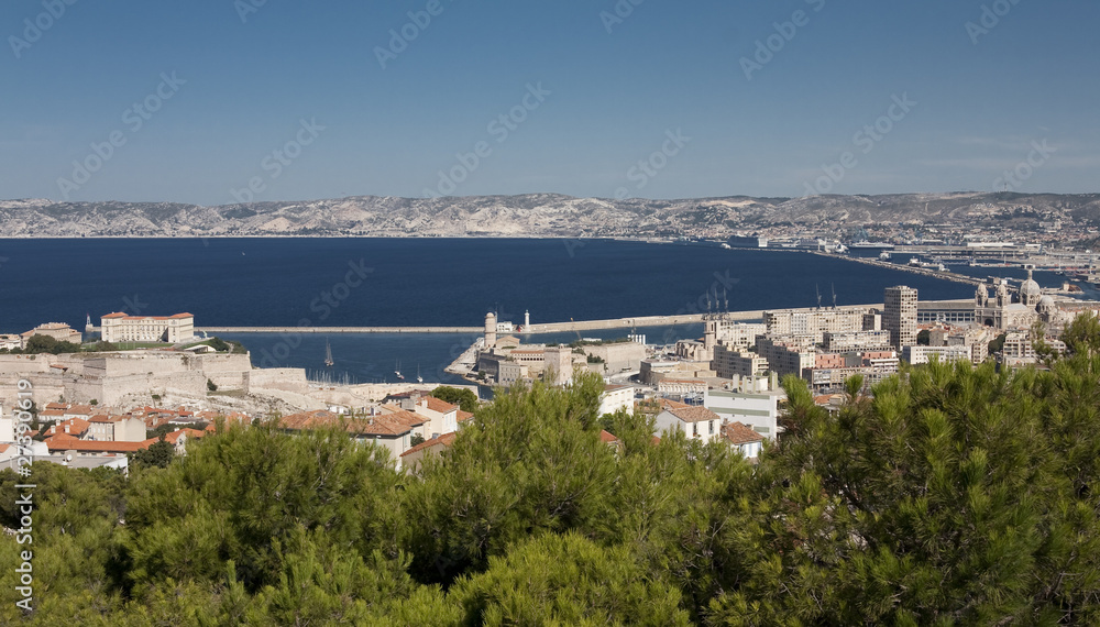 Fototapeta premium Marsylia - widok z bazyliki Notre Dame
