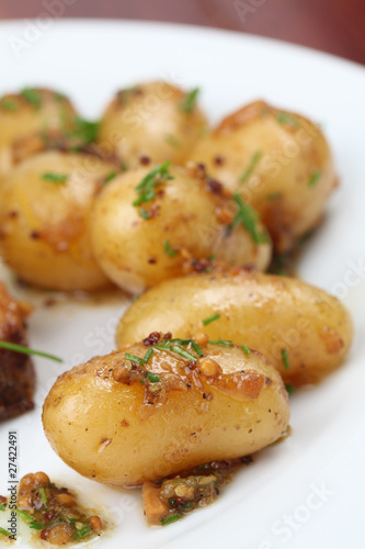 Roasted baby potatoes with onion, mustard seed and chives
