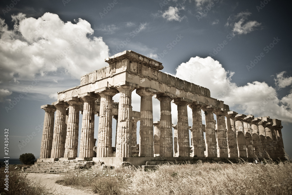Obraz premium Greek temple in Selinunte