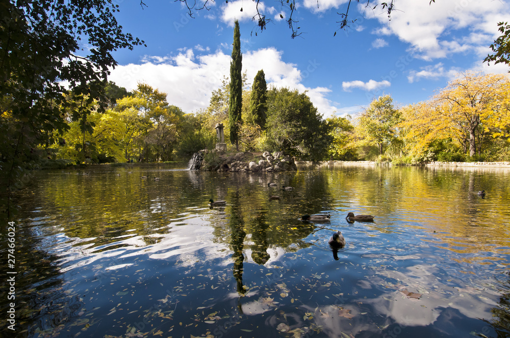 Obraz premium Park "El Capricho" - Madryt (Hiszpania) - Staw i kaczki