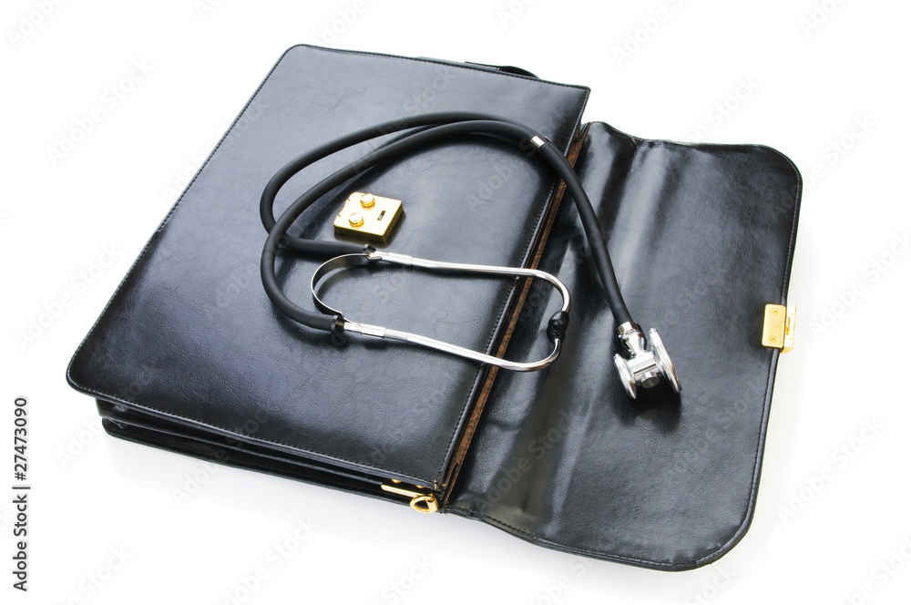 Naklejka premium Case and stethoscope isolated on the white