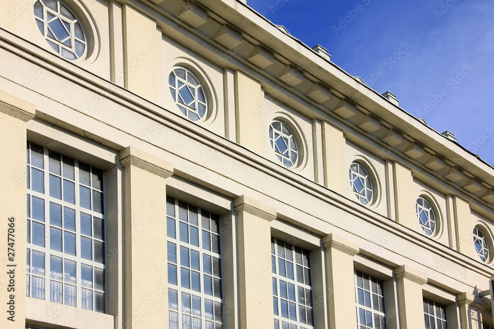 Obraz premium Detail of functionalist Prague Waterworks with Statues