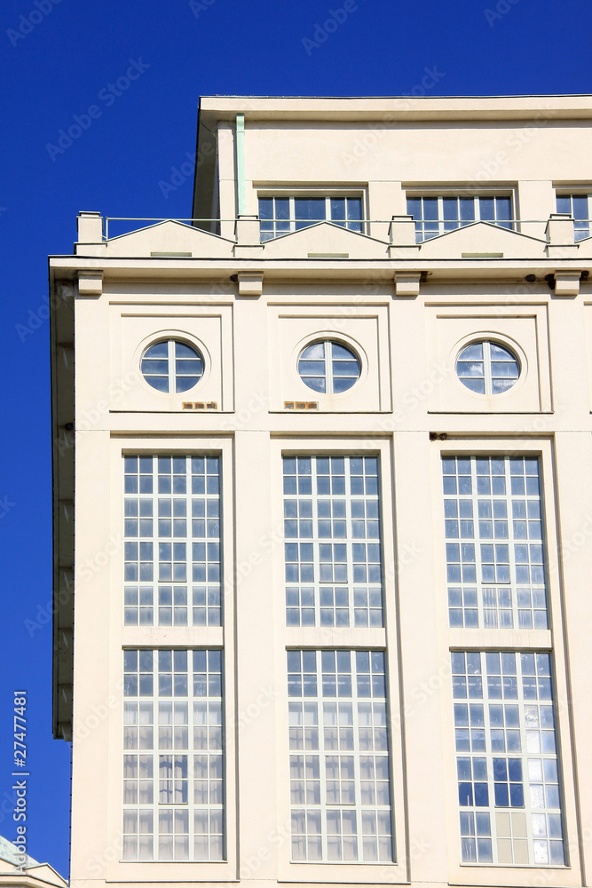 Obraz premium Detail of functionalist Prague Waterworks with Statues