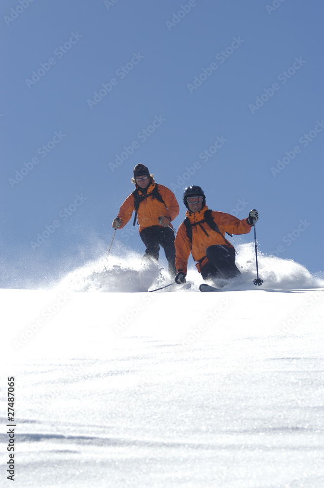 zwei Wintersportler