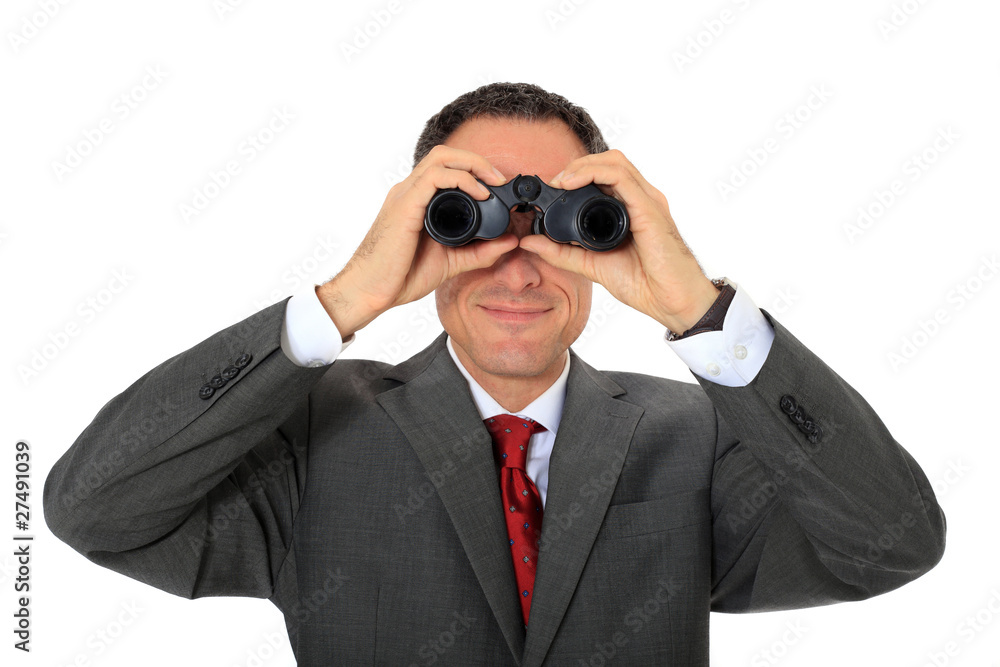 Geschäftsmann schaut durch Fernglas Geschäftsmann schaut durch Fernglas