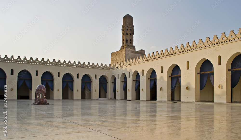 Interior de una mezquita en el Cairo