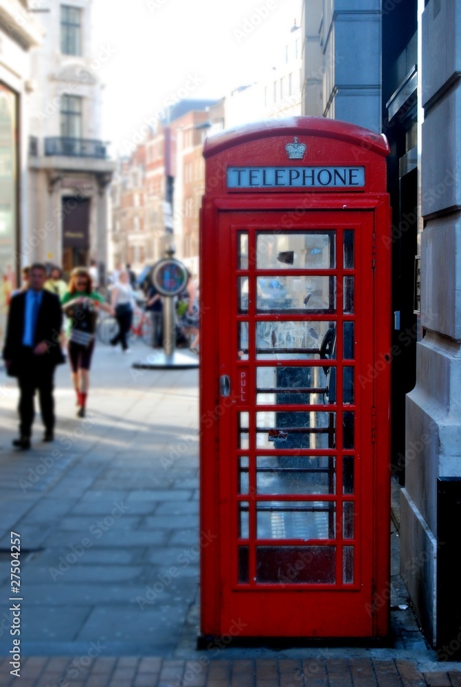 Fototapeta premium Red telephone box, London