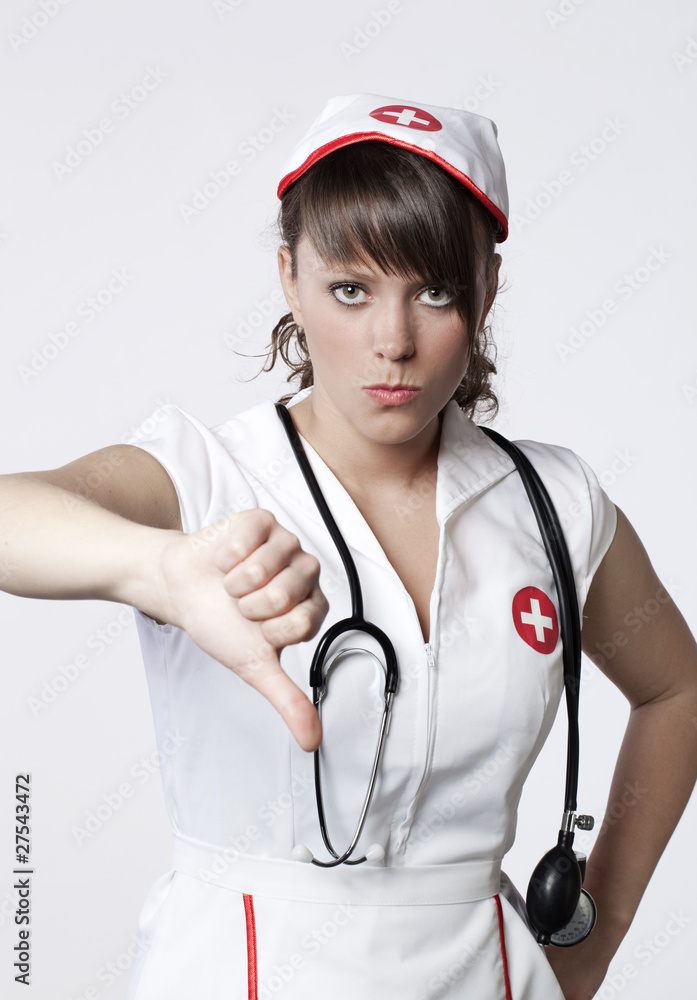 jeune infirmière croix rouge en uniforme Stock Photo | Adobe Stock