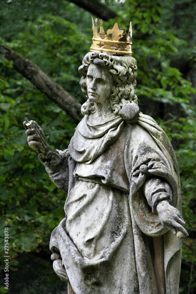 Queen with mobile phone - funny statue in Czech Republic
