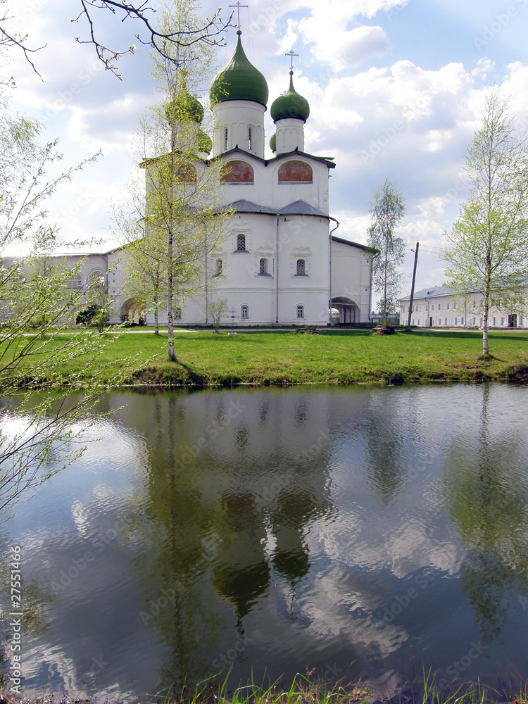 Picture of the Russian orthodoxy church with reflection