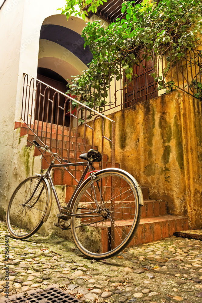 bicycle in courtyard