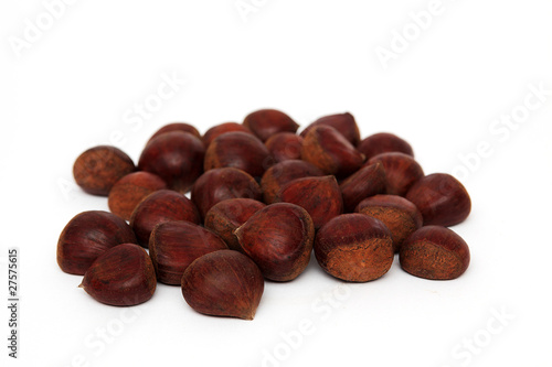 Wallpaper Mural Frische Maronen auf Weiß isoliert Torontodigital.ca