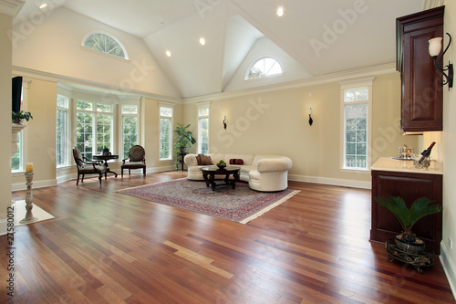 Foto Family room with curved windows