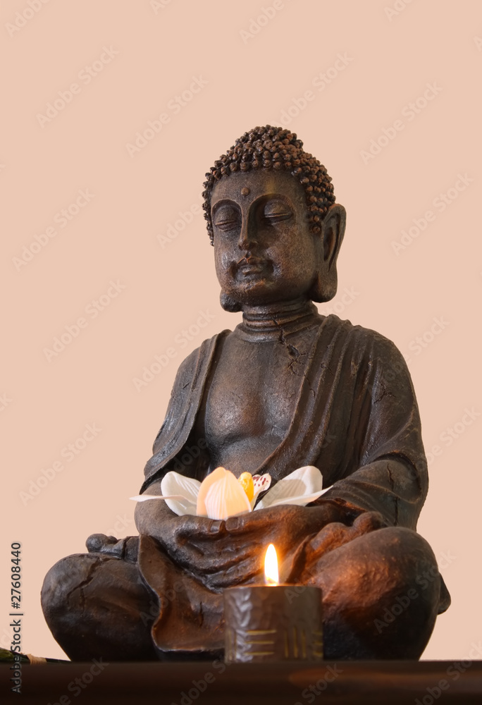 Statue von Buddha mit Seerose und Kerze Stock-Foto | Adobe Stock