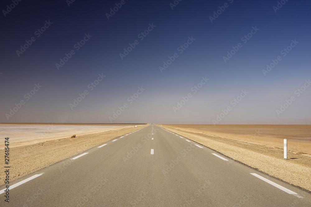 Fototapeta premium strada nel deseerto