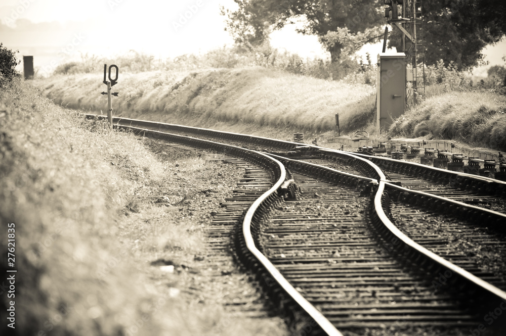 Obraz premium train tracks merging on a vintage railroad line