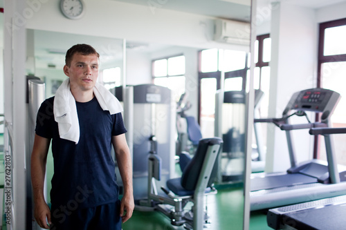 Healthy man in a sport center © Alena Kovalenko