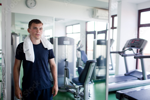 Healthy man in a sport center