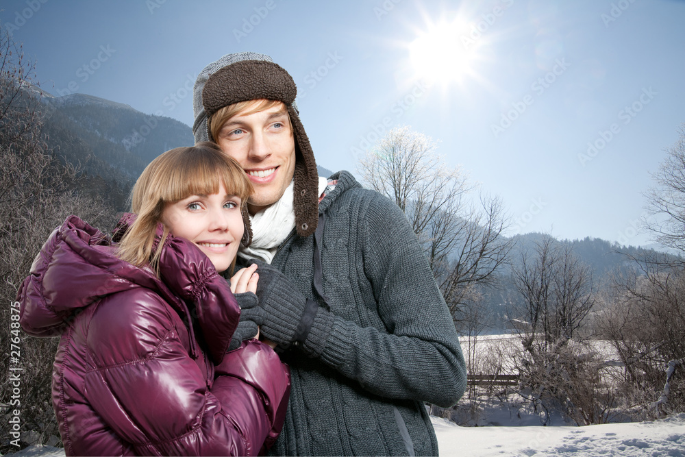 Obraz premium couple outdoors in winter