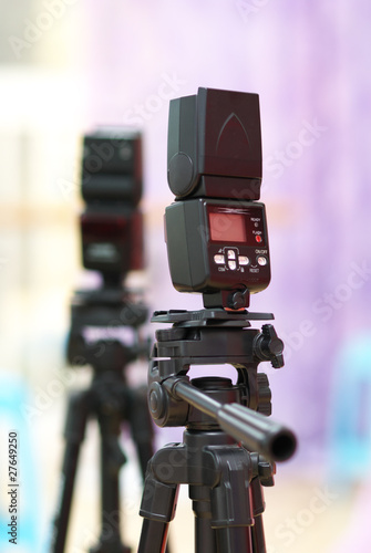 flash on tripod