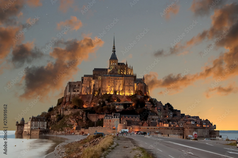 Fototapeta premium Lever du jour au Mont Saint Michel